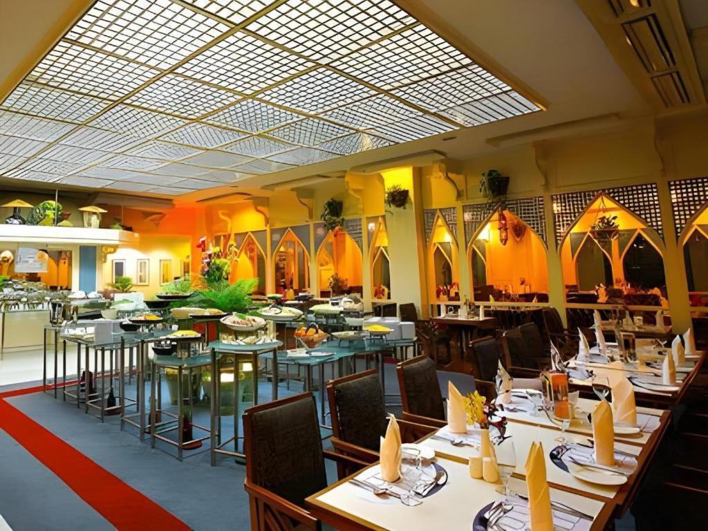 Hotel Ruposhi Bangla Dhaka Zewnętrze zdjęcie