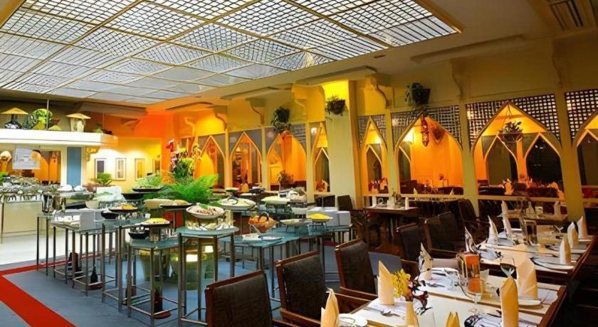 Hotel Ruposhi Bangla Dhaka Zewnętrze zdjęcie