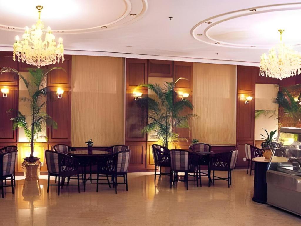 Hotel Ruposhi Bangla Dhaka Zewnętrze zdjęcie