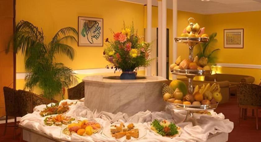 Hotel Ruposhi Bangla Dhaka Zewnętrze zdjęcie