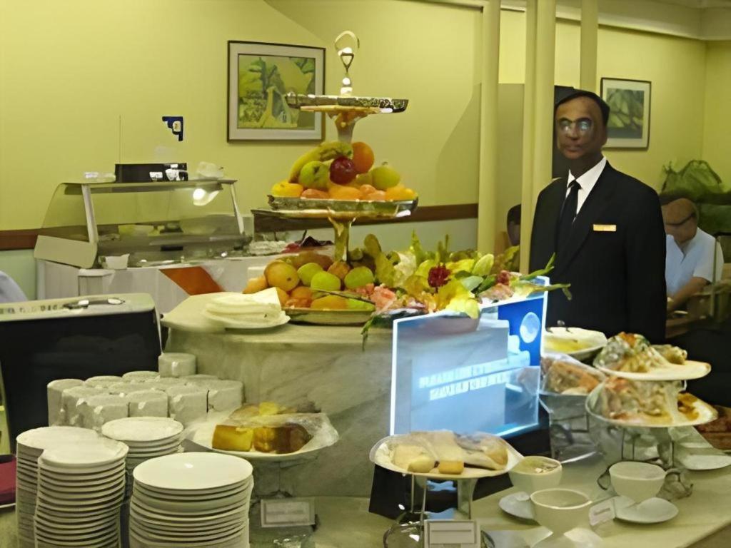 Hotel Ruposhi Bangla Dhaka Zewnętrze zdjęcie